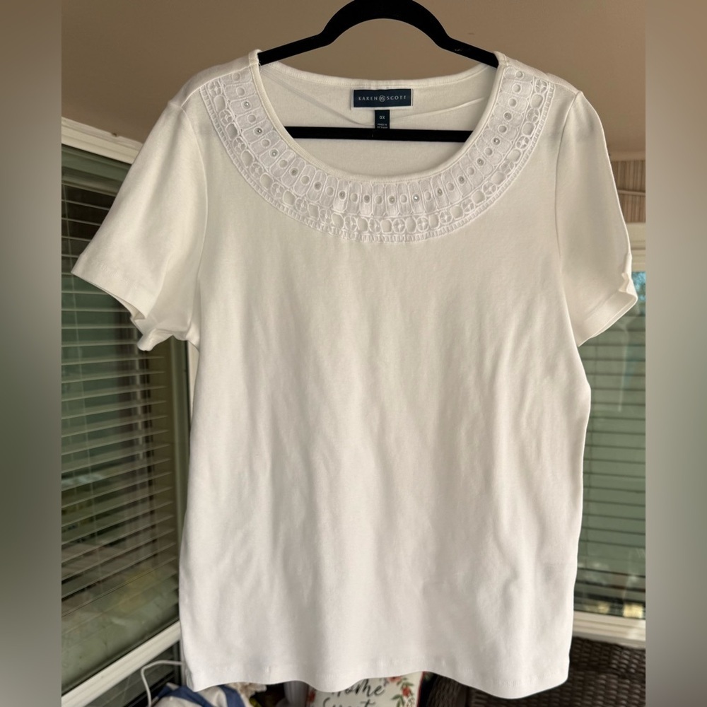 Karen Scott White Short Sleeve Tee Embroidered Eyelet Scoop Neck Top Size M - Picture 2 of 9